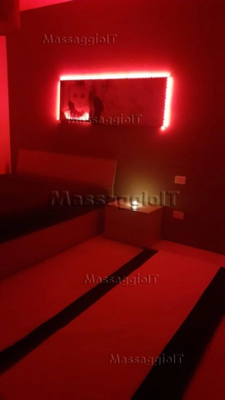 Massaggiatrice Venezia BODY CONTACT MASSAGE SEXY + YOU & ME E PROSTATICO, ROMANTICI E RILASSA