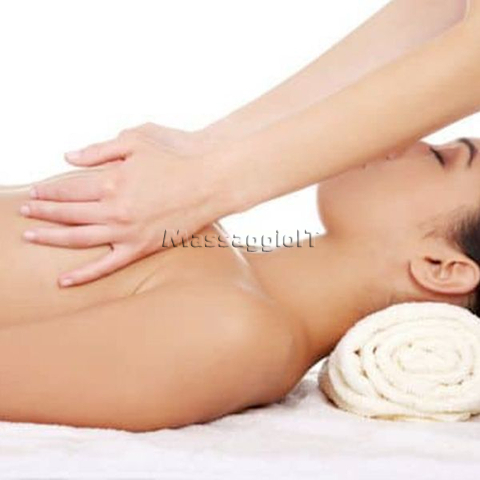 Massaggi Torino Bella coppia massaggiatrice e massaggiatore italiani per massaggi Tantrici e corpo a corpo