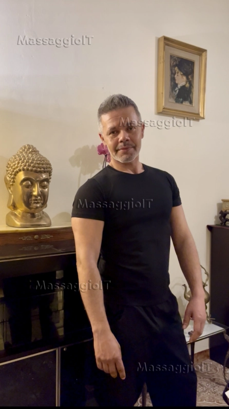 Massaggiatore Roma Thony-massaggiatore