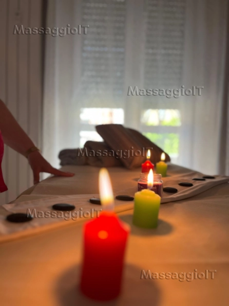 Massaggiatrice Torino ESPERTA MASSAGGIATRICE, ESEGUE SOLO MASSAGGI OLISTICI.... SENZA FINE EROTICO.