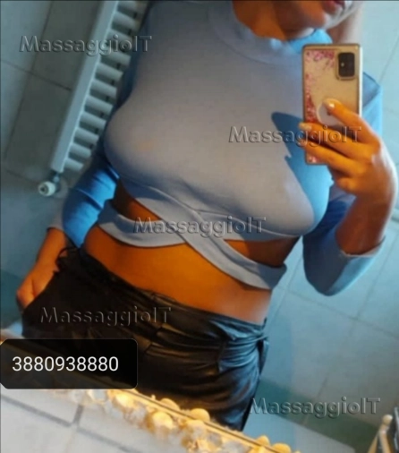 Massaggiatrice Rimini BELLISSIMA SENSUALE BIONDA. MASSAGGIO RILASSANTE TANTRA. MASSAGGIO CORPO A CORPO.