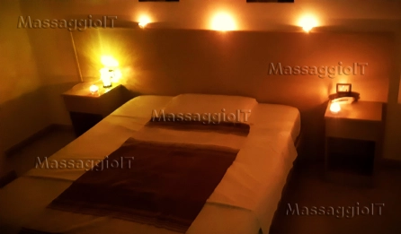 Massaggiatore Napoli SOLO PER DONNE...TANTRA MASSAGE. PROVA LA RIVOLUZIONE DEI SENSI..