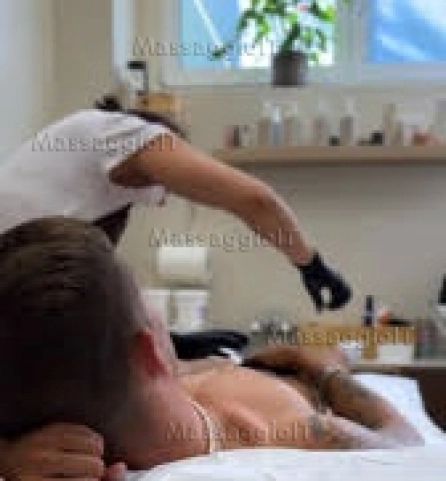 Massaggiatrice Torino 🌴🍃 OASI DEL BENESSERE OLISTICO - VALENTINA ESTETISTA 38ENNE DI OTTIMA PRESENZA, SPECIALISTA NEI TRATTAMENTI PARTI DELICATE 🍀