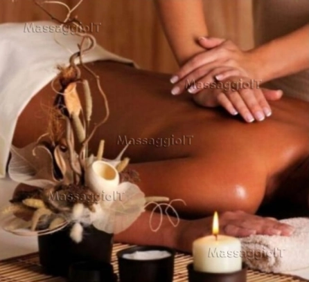 Massaggiatrice Torino Massaggiatrice erotica trentenne di bella presenza, belle curve e seno strepitoso, amante della femminilità e della lingerie in pizzo (come vedi in foto)