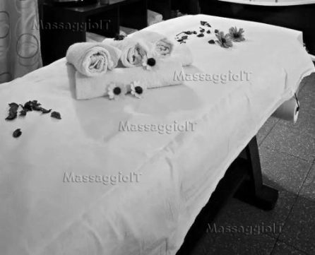 Massaggiatrice Torino MASSAGGIATRICE ITALIANA OLD STYLE - MASSAGGIO PROFONDO CON SCAMBIO EMOZIONALE E NOTE FINALI ASSAI SENSUALI