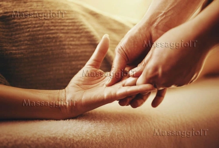 Massaggiatore Parma 🌿 MASSAGGIO SENSORIALE PER DONNE – UN'ESPERIENZA DI ASCOLTO E PIACERE - PARMA
