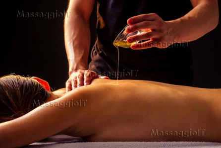 Massaggiatore Parma 🌿 MASSAGGIO SENSORIALE PER DONNE – UN'ESPERIENZA DI ASCOLTO E PIACERE - PARMA
