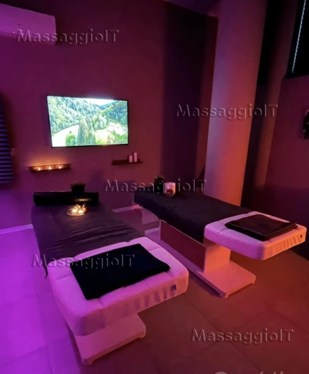 Massaggiatrice Torino MASSAGGIATRICE E MASSAGGIATORE ESEGUONO MASSAGGIO A 4 MANI