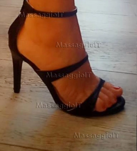 Massaggiatrice Torino STELLA MASSAGGIATRICE STRABILIANTE.... MOLTO FEMMINILE, SENSUALE E COCCOLOSA..... (FOTO REALI E RECENTI)