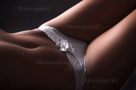Massaggiatrice Latina Roberta massaggiatrice di bella presenza... Anche nei weekend!!