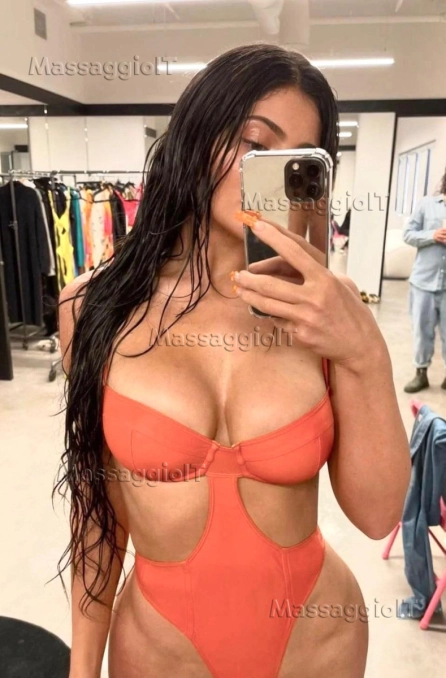 Massaggiatrice Cuneo Bellissima massaggiatrice Emma molto dolce è passionale