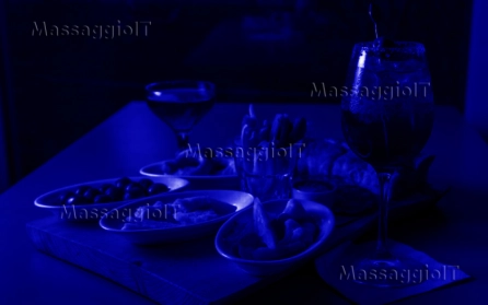 Massaggiatrice Torino MASSAGGIO RELAX SUL LETTINO + INTERMEZZO GUSTATIVO + MASSAGGIO AL BUIO = PERCORSO TRA RELAX E MISTERO, SORPRESE E PIACERE