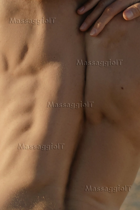Centro massaggi Firenze Massaggiatore per massaggi erotici e tantra per donne e coppie, naturista, relax e sensuale, piacere psicofisico a Firenze