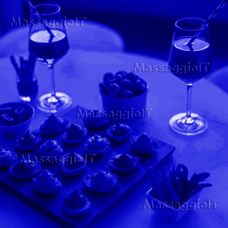Massaggiatrice Torino MASSAGGIO RELAX SUL LETTINO + INTERMEZZO GUSTATIVO + MASSAGGIO AL BUIO = PERCORSO TRA RELAX E MISTERO, SORPRESE E PIACERE