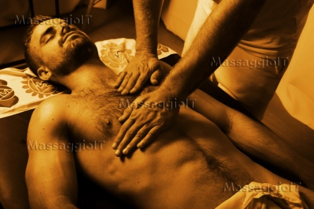 Massaggiatore Bolzano Per uomini, donne e coppie, creo massaggi ed esperienze pensate su misura