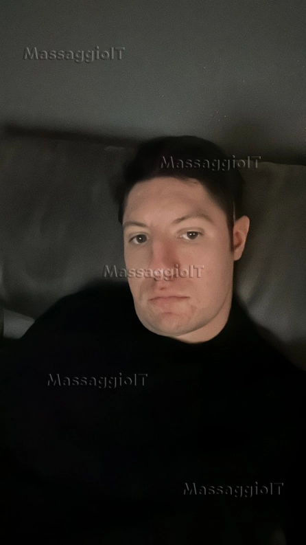 Massaggiatore Torino Giovane uomo di classe, 24 anni — massaggi e piacere a domicilio”