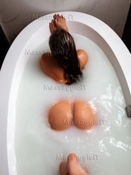 Massaggiatrice Parma 💋🌹🍀Massaggi coccole ti aspettano 🌹🍀💋🍀