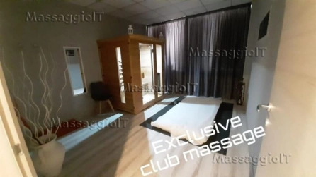 Centro massaggi Napoli MASSAGGIATORE UOMO DONNA E COPPIE FOTO REALI