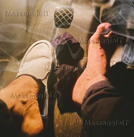 Massaggiatore Salerno MOMENTI DI RELAX PER ADORATORI DEI PIEDI. SOLO CAR, BELLA PRESENZA, ZONE INDICATE. SFILAMI I CALZINI E GODI. ANNUNCIO SEMPRE ATTIVO! SENZA LUCRO!!