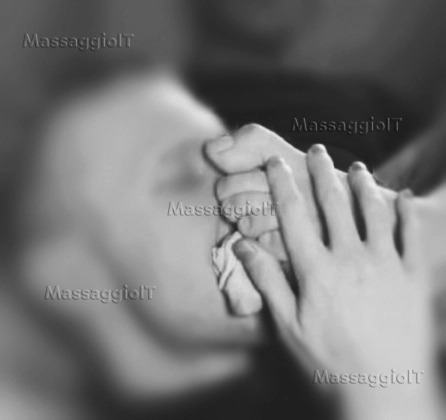 Massaggiatore Salerno MOMENTI DI RELAX PER ADORATORI DEI PIEDI. SOLO CAR, BELLA PRESENZA, ZONE INDICATE. SFILAMI I CALZINI E GODI. ANNUNCIO SEMPRE ATTIVO! SENZA LUCRO!!