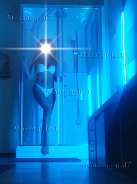 Massaggiatrice Como MAIA IL RITUALE CHE TI COCCOLA...UNA DANZA DI CORPI