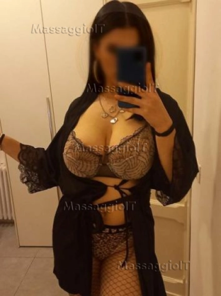 Massaggiatrice Como Massaggiatrice 35enne molto carina, dolce e delicata, veramente appassionata nel massaggio sensuale e stimolante