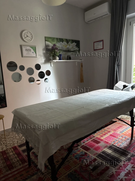 Massaggiatore Cagliari Benvenuti nel mio Lo studio è dotato di riscaldamento, lettino professionale, illuminazione adeguata per massaggi rilassanti e musica soft, elementi che contribuiscono a creare un’atmosfera rilassante.