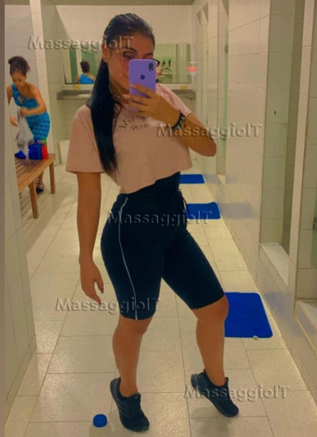 Massaggiatrice Lecce 💥POCHI GIORNI💥 RAGGIUNGIO 🚘E RICEVO🏠 Ciao tesoro! Sono 💖Valentina (MEDUSA massaggiatrice Argentina🇦🇷25 anni (Faccio massaggio anche altro per le done💃 e copia 👫)