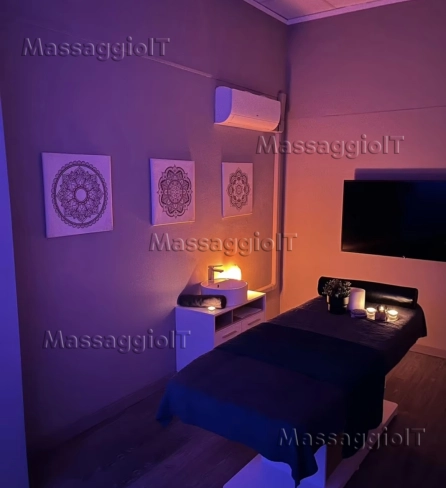 Massaggiatrice Torino COPPIA ESEGUE STUPENDO MASSAGGIO