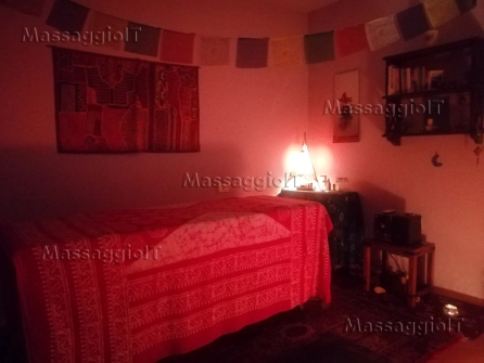 Massaggiatrice Reggio Emilia MASSAGGI OLISTICI a 2 e 4 MANI / LAURA