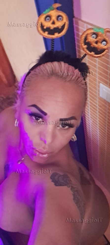 Massaggiatrice Roma A OSTIA IN AMBIENTE RISERVATO E ACCOGLIENTE, TRANS DAKOTA DE LAURENTIIS PICCOLINA E SPETTACOLARE TRANSEX