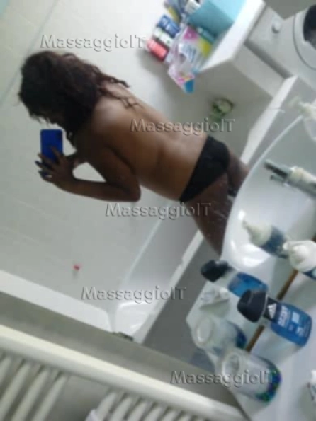 Massaggiatrice Varese Chloe massaggi erotici e rilassanti