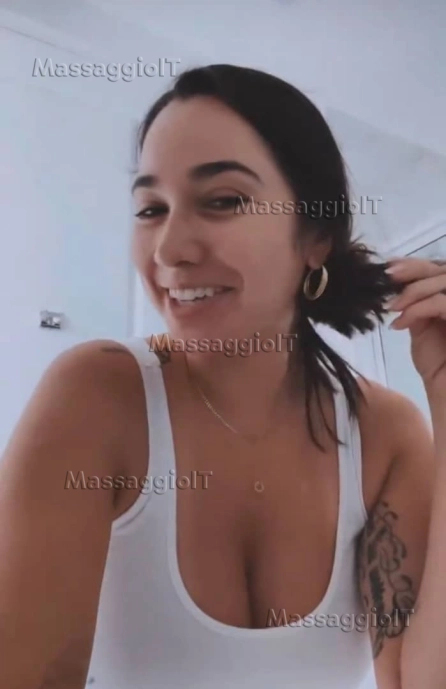 Massaggiatrice Venezia Emma bertolo, una splendida massaggiatrice di 29 anni, molto piacevole... giocosa, allegra e sexy... come potete vedere nelle foto.