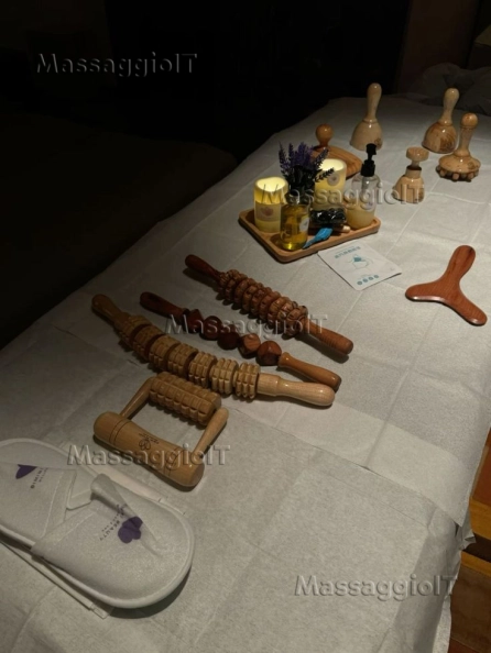 Massaggiatrice Varese Sono disponibile per massaggi.