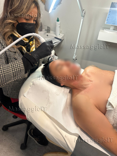 Massaggiatrice Milano Grande offerta MASSAGGIO PIÙ FANGO SOLO A 40 per 50 min
