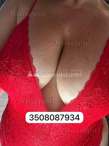 Massaggiatrice Napoli MORA NAPOLETANA PER MOMENTI RILASSANTI