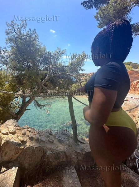 Massaggiatrice Novara 💎 Spumeggiante massaggiatrice 32enne assai godereccia.... giocherellona, allegra e sexy.... 😜 vedi foto 100% reali e recenti