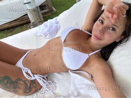 Massaggiatrice Bari Mi chiamo Veronica, sono francese, mi sono trasferita da poco in Italia e cerco uomini seri e onesti.