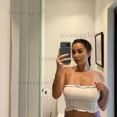 Massaggiatrice Varese Emma, una splendida massaggiatrice di 29 anni, molto piacevole... giocosa, allegra e sexy... come potete vedere nelle foto.