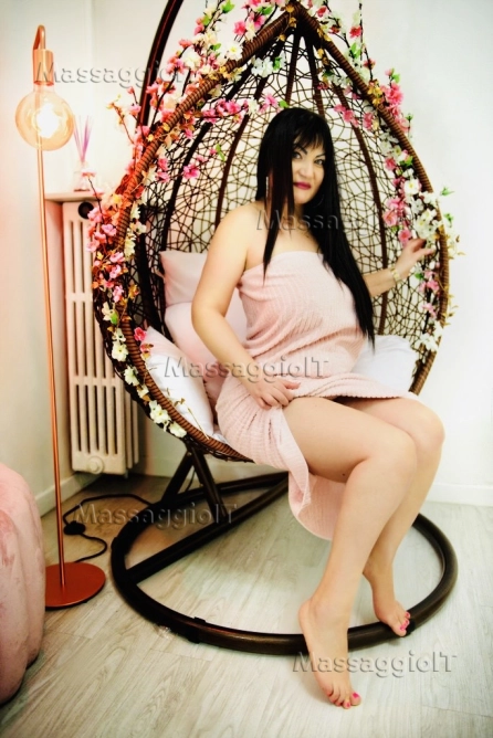 Massaggiatrice Savona Dolce massaggiatrice, eseguo body massage integrali e corpo su corpo! Massaggi rilassanti e antistress... Romantici ed integrali personalizzabili.... Il bodymassage e' l'essenza della sensualita’ esclusiva.