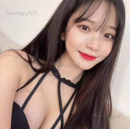 Massaggiatrice Venezia bellissima giovane donna orientale