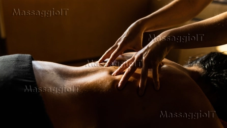 Massaggiatore Napoli Massaggiatore relax sensoriale esperto per coppie e singole