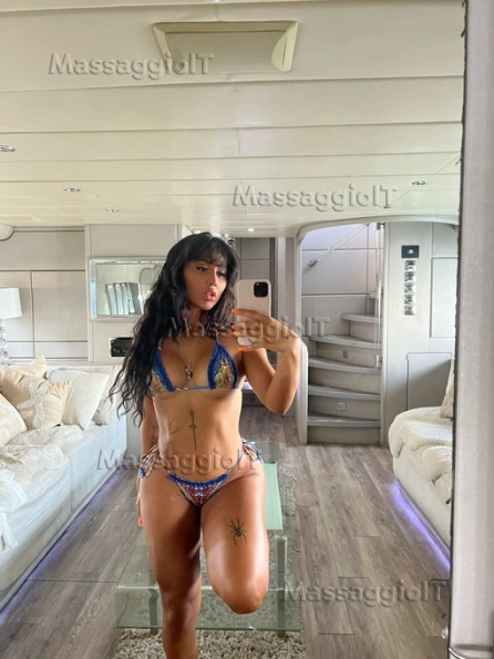 Massaggiatrice Parma Fabrizia, professionista esperta. Offro incontri discreti e servizi esclusivi. Disponibile in hotel, a casa tua, a casa mia, B&B o officina. Foto reali. Servizio completo. Massaggi di ogni tipo. Contatto solo su WhatsApp.