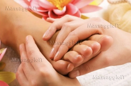 Centro massaggi Prato 💚Massaggiatore effettua Massaggio ai piedi Thailandese e decontratturante