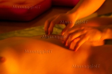 Massaggiatrice Torino VERI MASSAGGI PROFESSIONALI ESEGUITI SOLO SUL LETTINO CON CURA E PASSIONE DA MANI ESPERTE (LEGGI BENE)