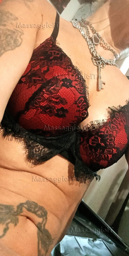 Massaggiatrice Milano Massaggio tantra sensuale corpo a corpo e massaggio prostatico