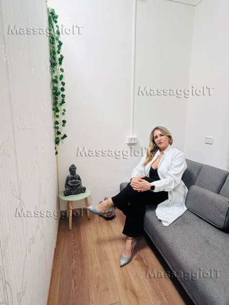 Massaggiatrice Firenze ✨ Concediti il Relax che Meriti VIENI A TROVARCI E RITORNERAI SEMPREDA NOI ✨Il Tuo Momento di Benessere Ti Aspetta insieme A NOI UNA BIONDA E L'ALTRA MORA ✨