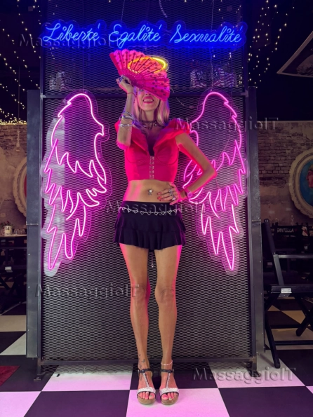 Foto 7 Barbie blondie Massaggiatrice a Ancona