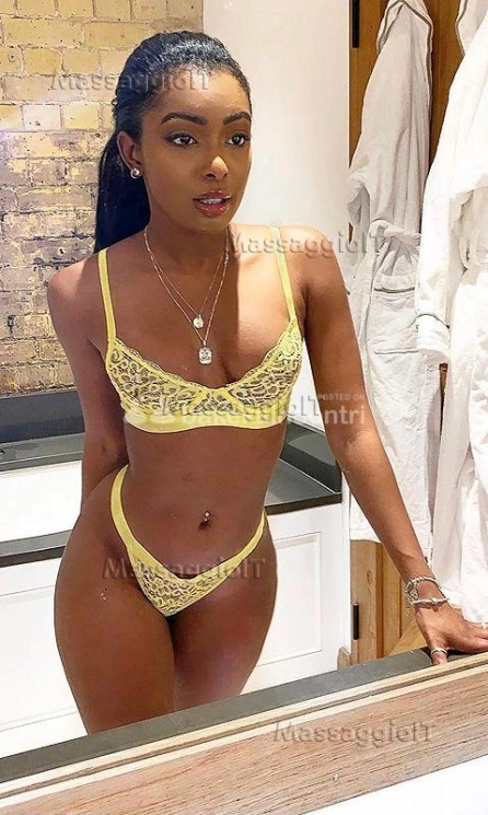 Foto 1 Giovane ragazza Massaggiatrice a Varese