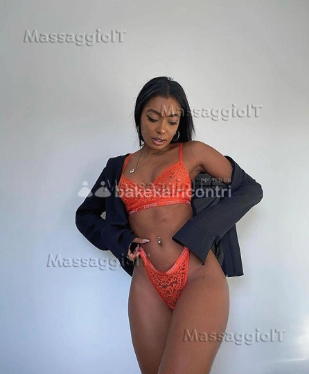 Foto 2 Giovane ragazza Massaggiatrice a Varese
